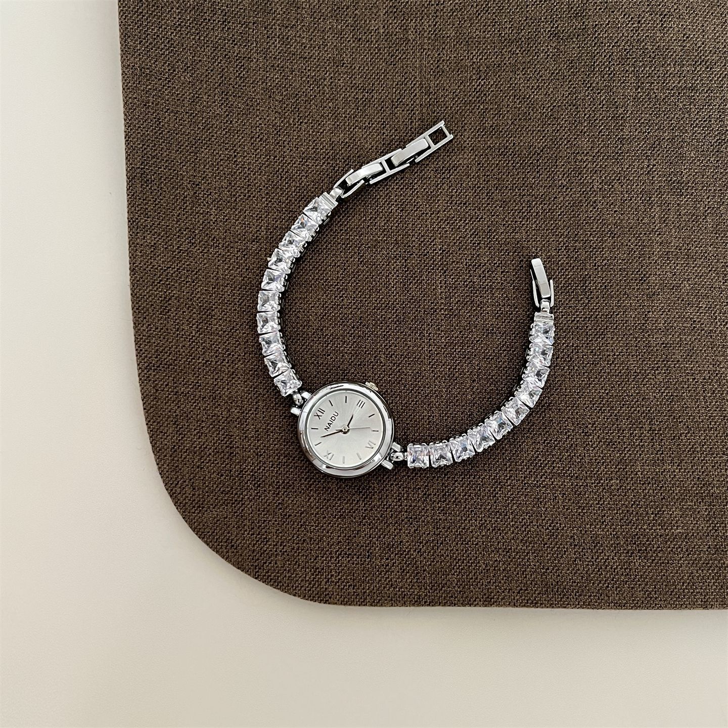 New Fashion Diamond-encrusted  - Luxury Watch Level recensie en prijs